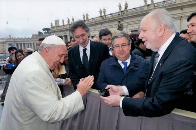 Ambassador PJ Lhuillier leads audience with Pope and receives blessing for Magellan Expedition