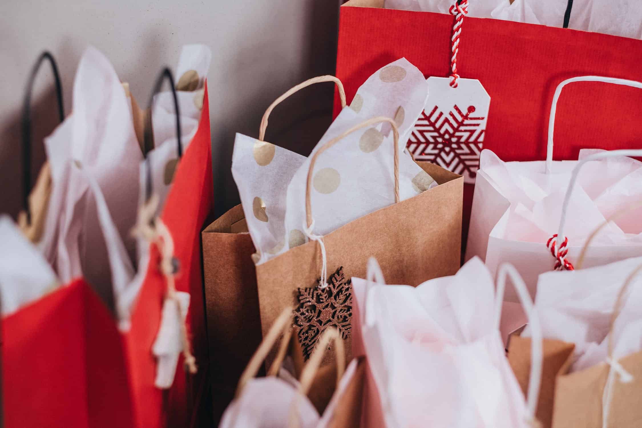 Christmas Savings: Tips on How to Save In Spite of the Yuletide Season